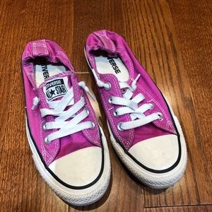 Women’s converse shoes size 6
